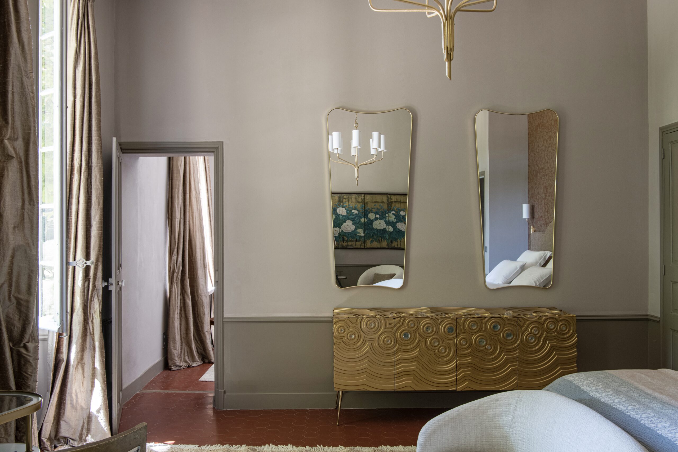 Mid-Century Modern Commode & Paolo Buffa Mid-Century Mirrors – Italian Design at Le Mas d’Anez