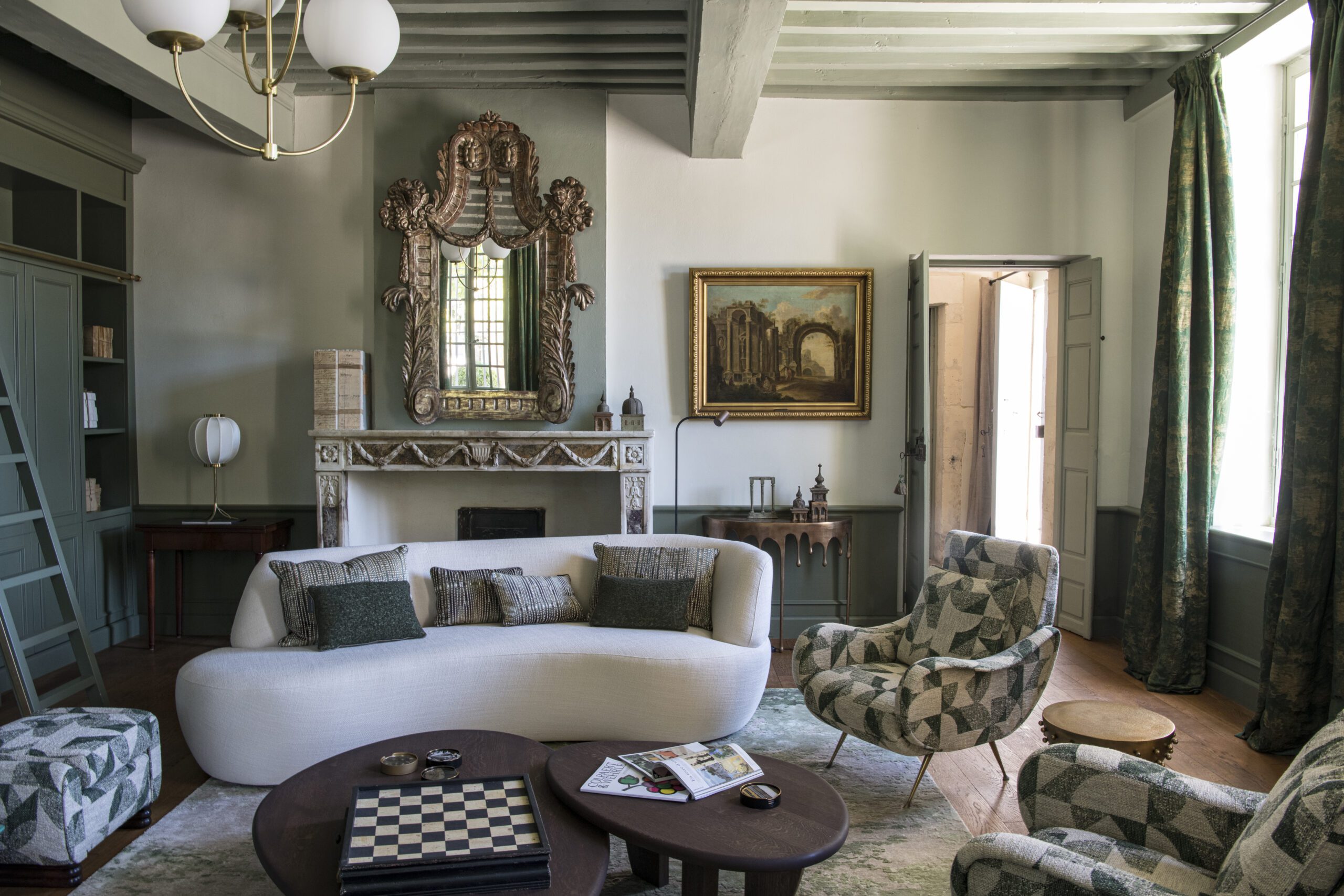 Mid-Century Modern Elegance at Le Mas d’Anez – Vladimir Kagan Style Meets Minotti